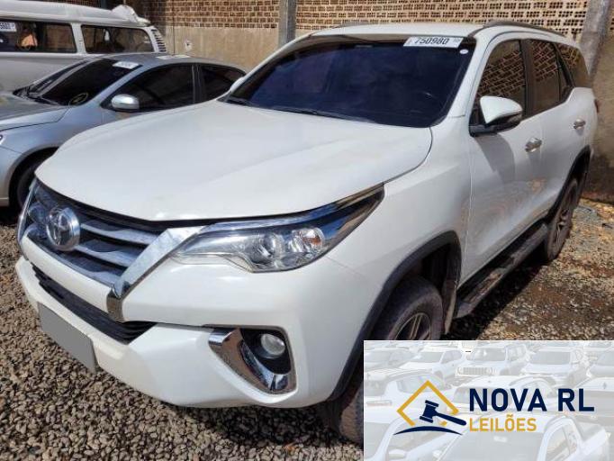 TOYOTA HILUX SW4 19/19